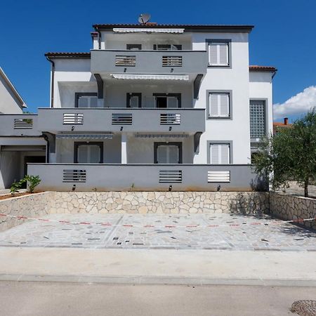 Apartments Lacic Крк Екстер'єр фото