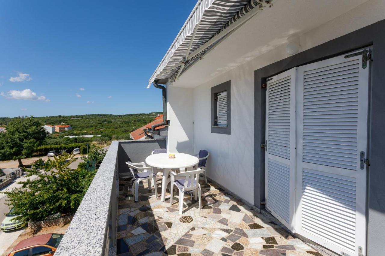 Apartments Lacic Крк Екстер'єр фото