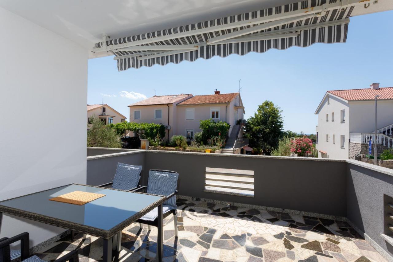 Apartments Lacic Крк Екстер'єр фото