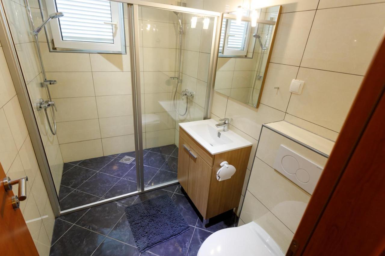 Apartments Lacic Крк Екстер'єр фото