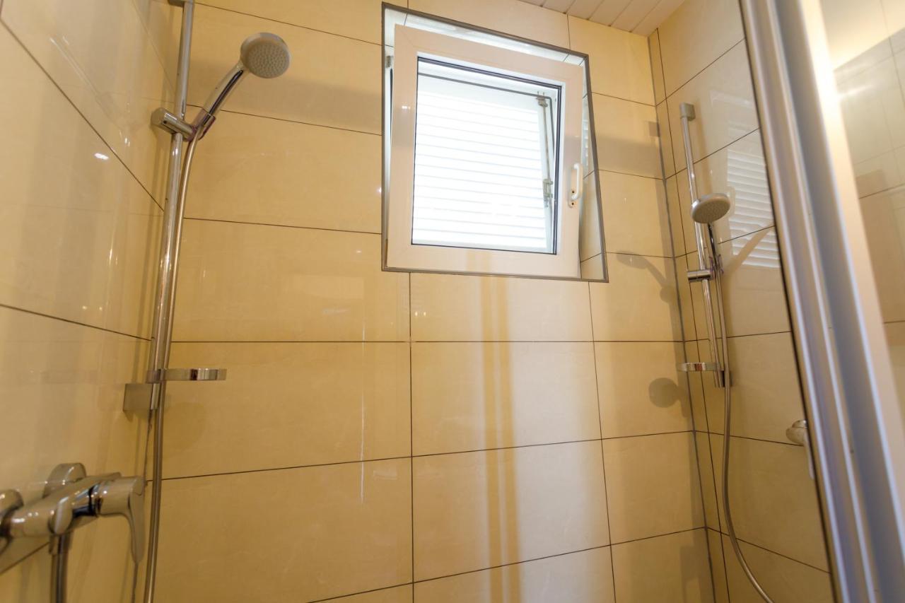 Apartments Lacic Крк Екстер'єр фото