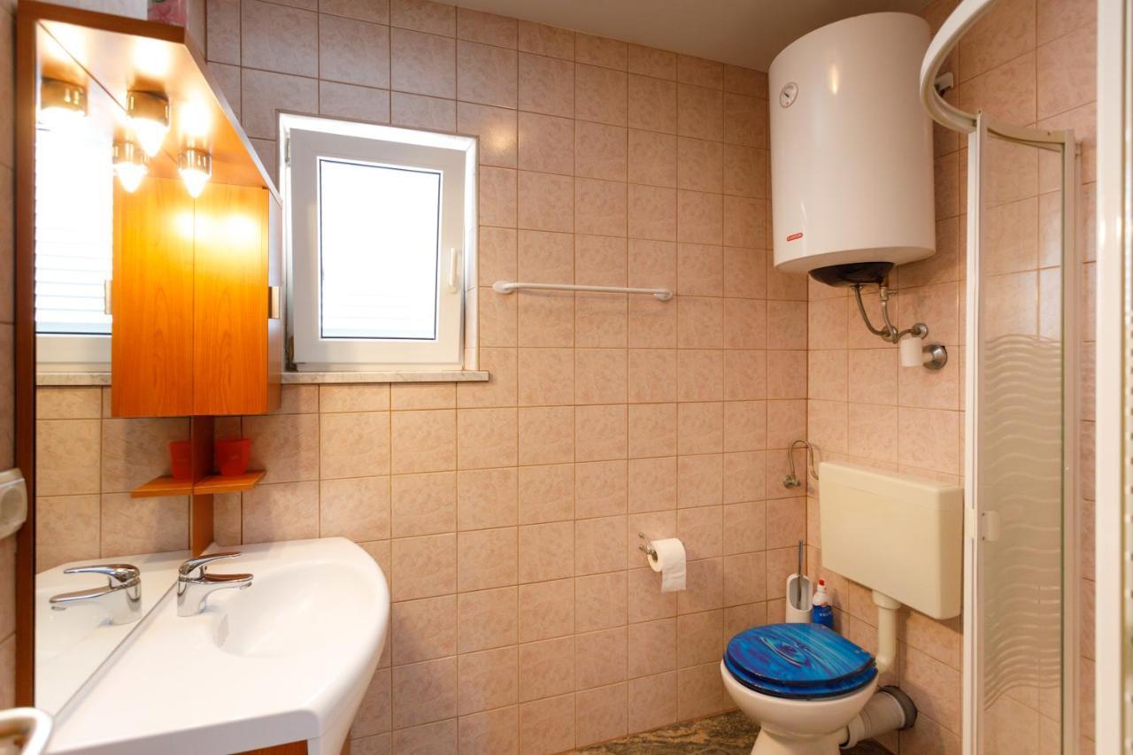 Apartments Lacic Крк Екстер'єр фото