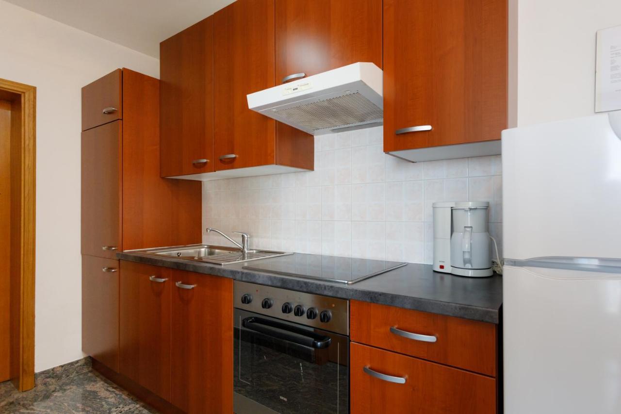 Apartments Lacic Крк Екстер'єр фото