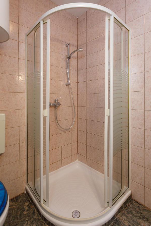 Apartments Lacic Крк Екстер'єр фото