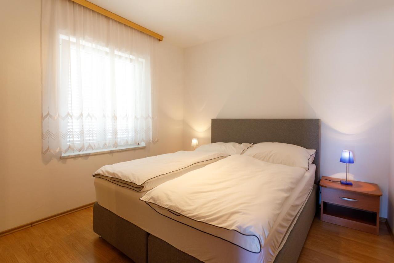 Apartments Lacic Крк Екстер'єр фото