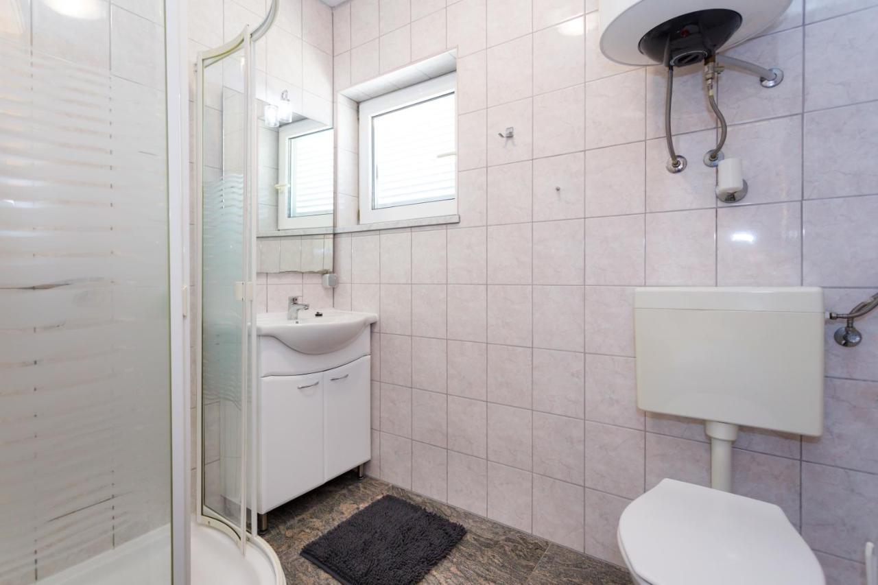 Apartments Lacic Крк Екстер'єр фото