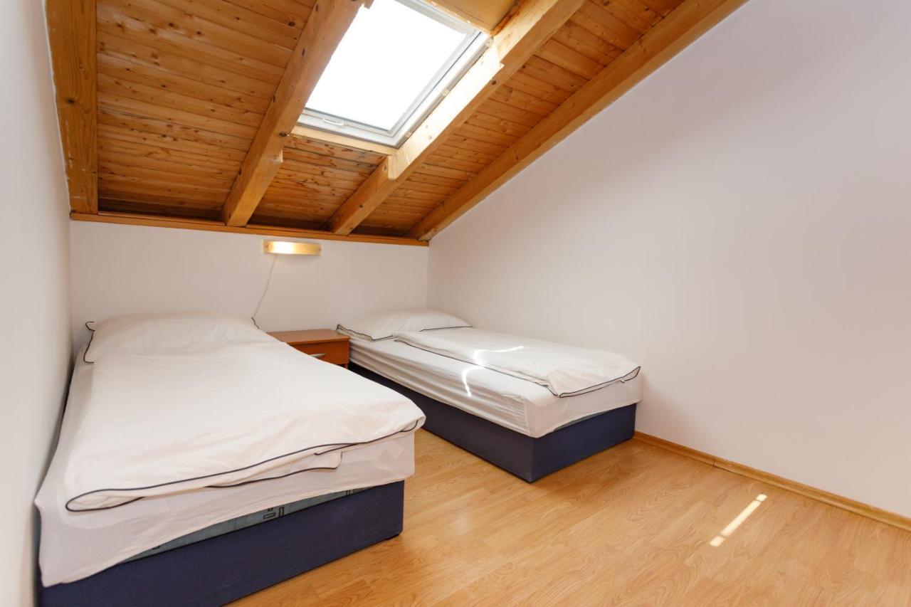 Apartments Lacic Крк Екстер'єр фото