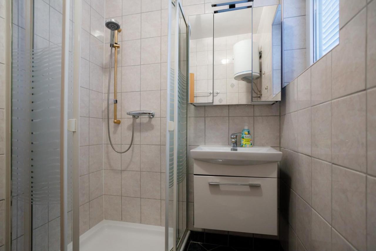 Apartments Lacic Крк Екстер'єр фото