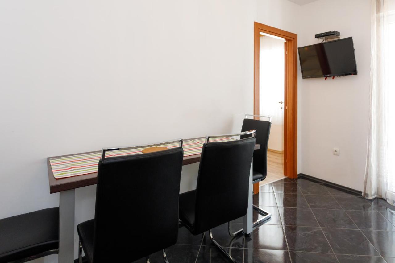 Apartments Lacic Крк Екстер'єр фото