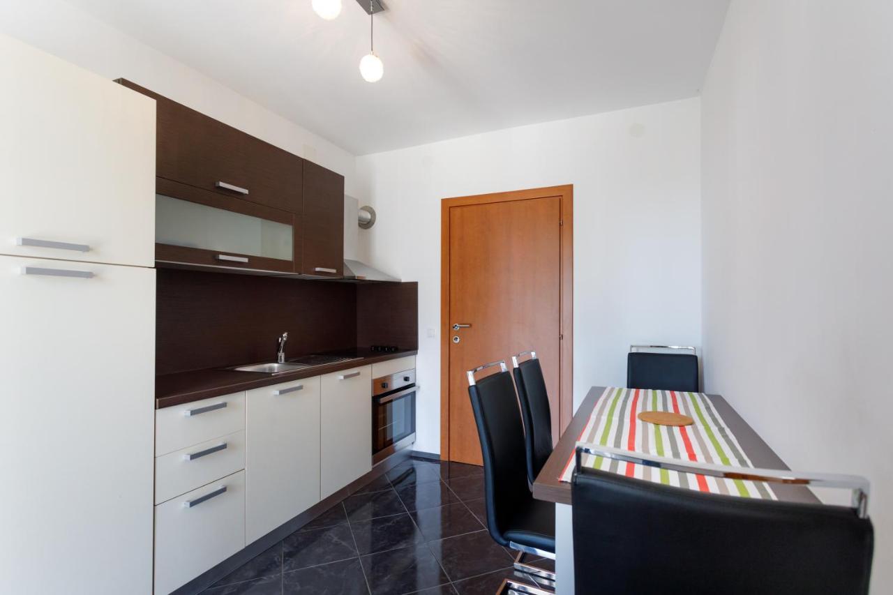 Apartments Lacic Крк Екстер'єр фото