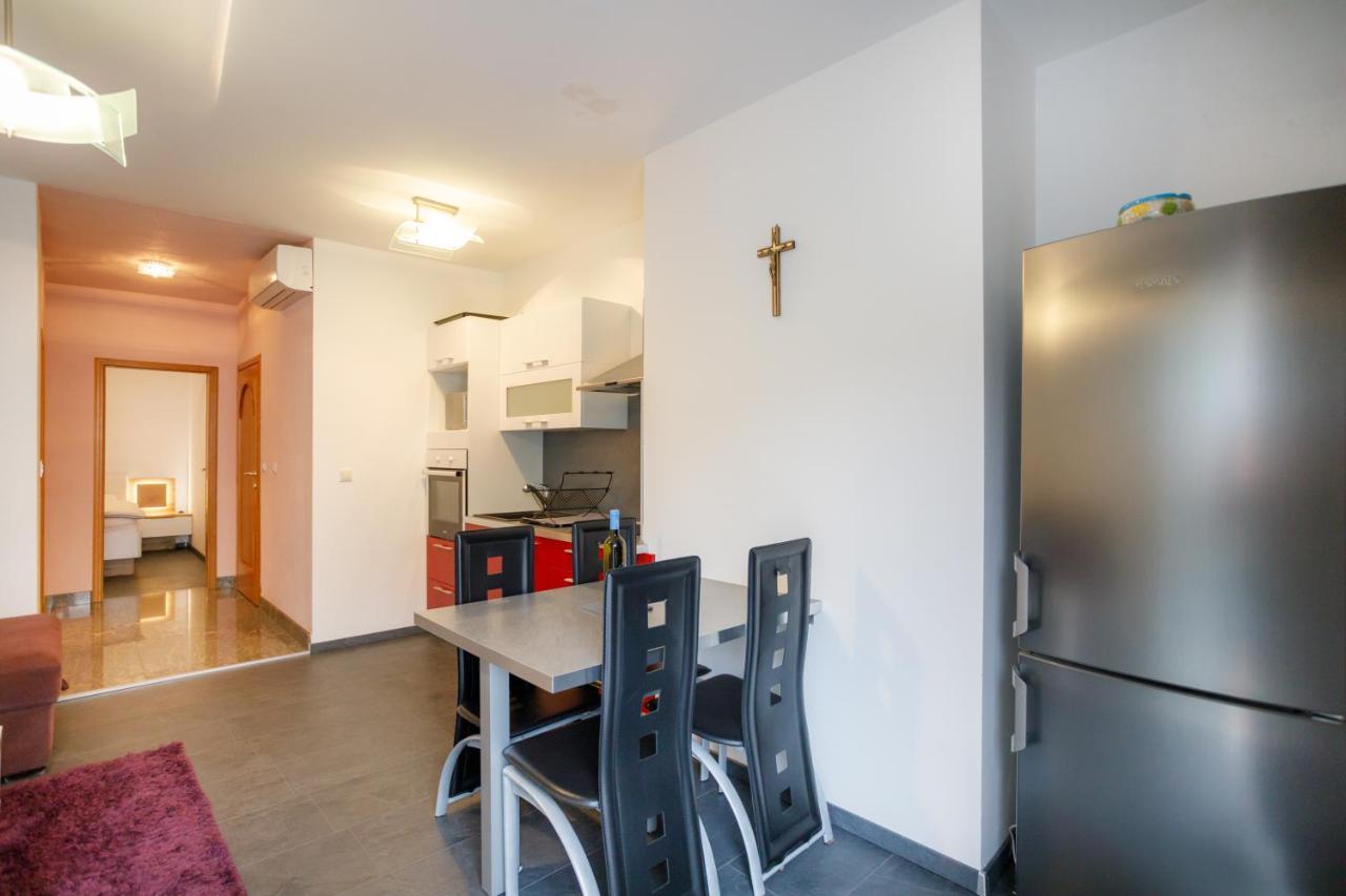Apartments Lacic Крк Екстер'єр фото