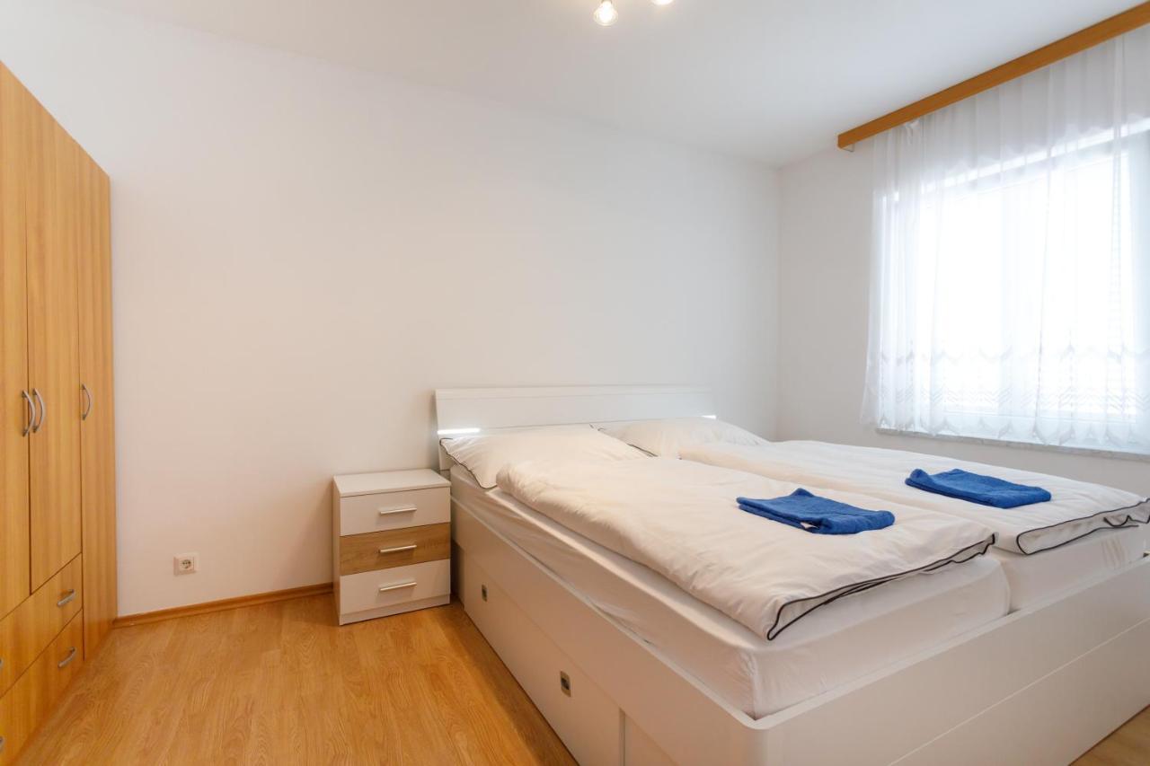 Apartments Lacic Крк Екстер'єр фото